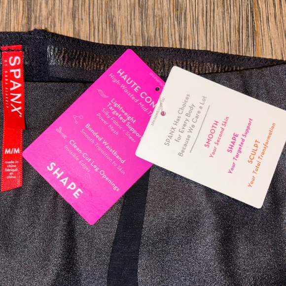 8/19 NFS-Haute Contour High-waisted Short - Picture 12 of 13